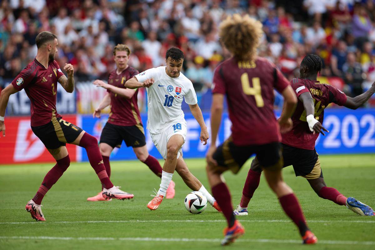 关于丹麦队在点球大战中力克奥地利，成功晋级欧国大赛半决赛的信息