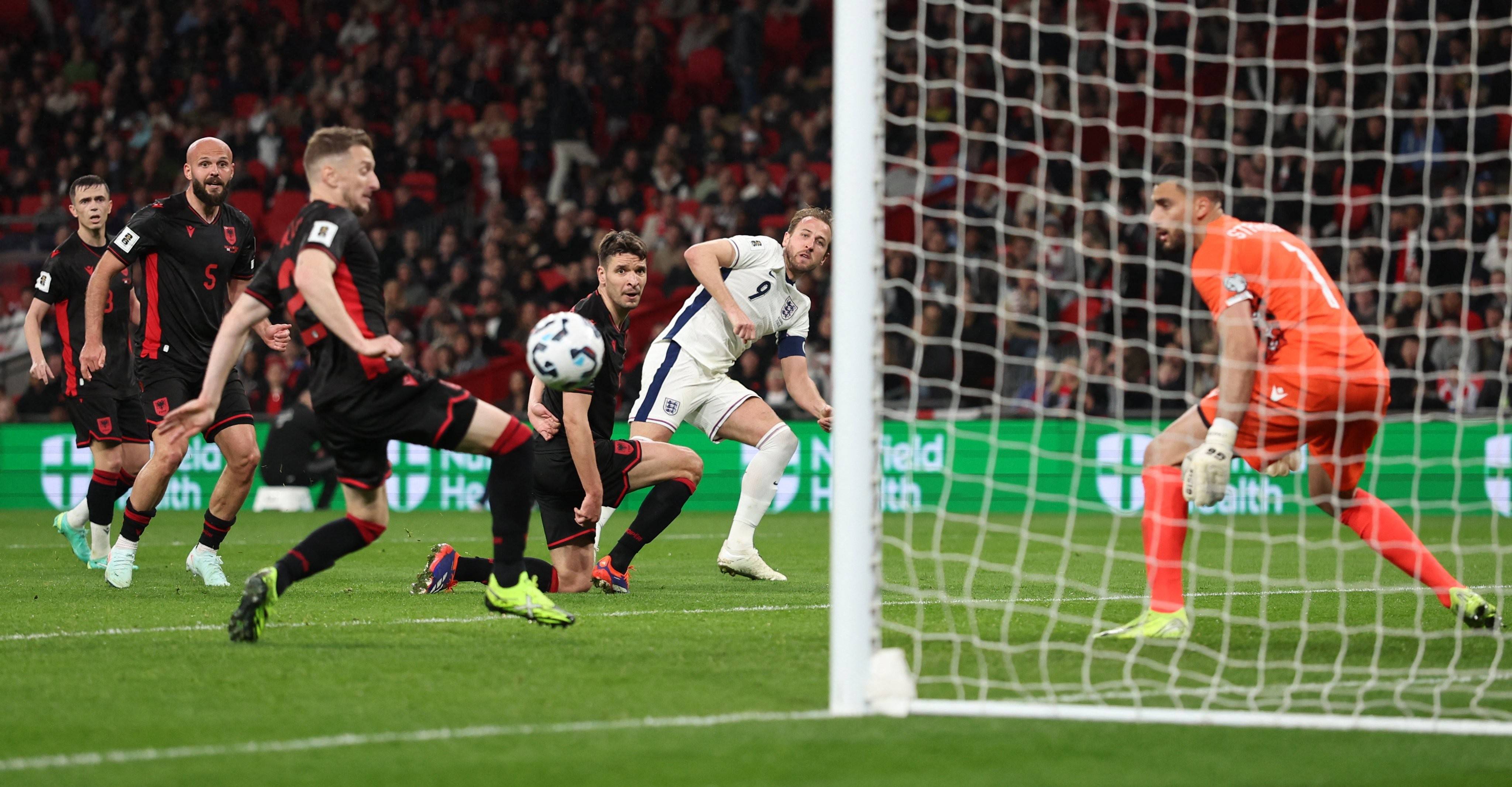 英格兰客场不敌苏格兰，遭遇欧锦赛小组赛失利