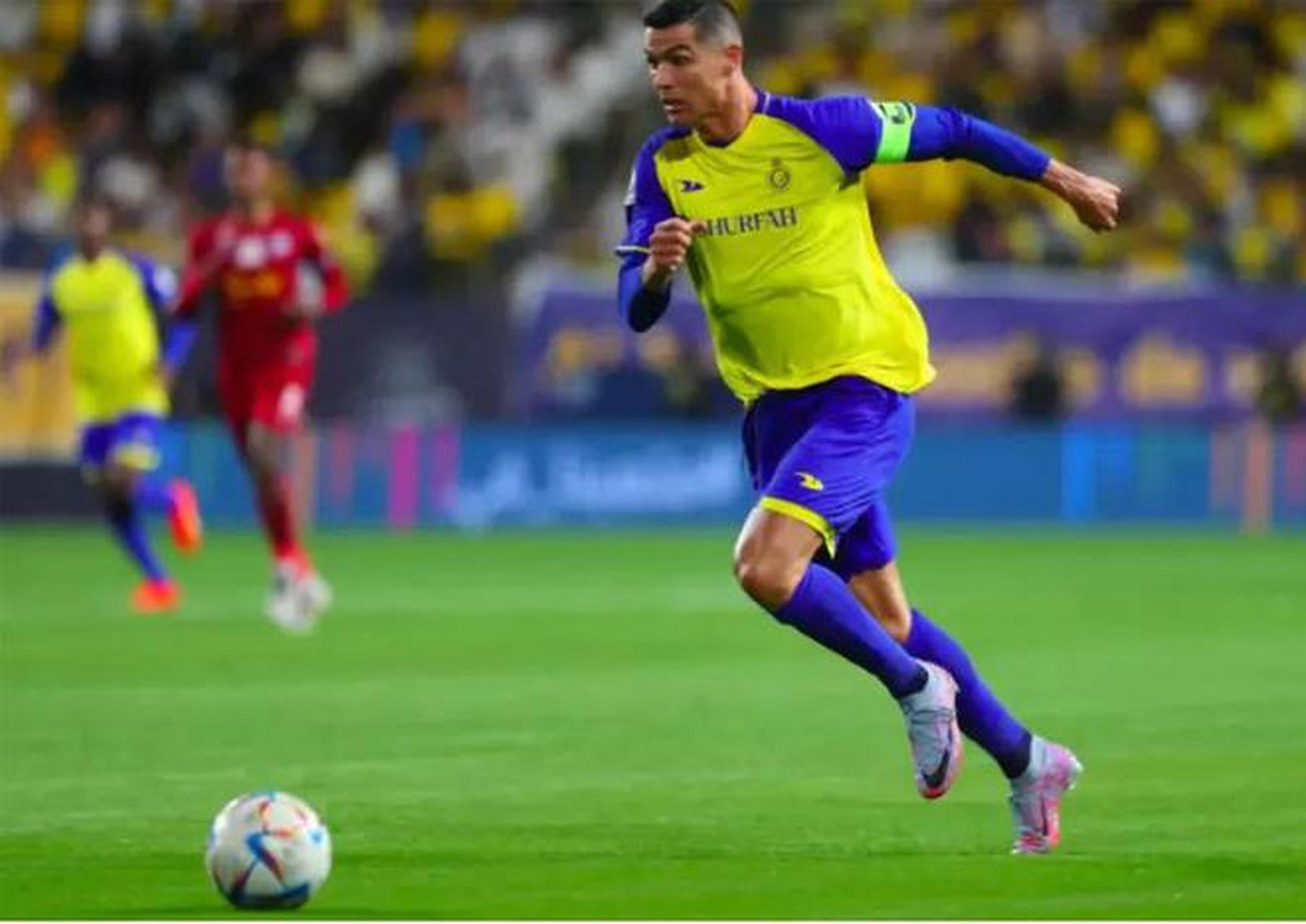 C罗伤愈复出，险胜首场表现抢眼，美国队球迷欢呼！