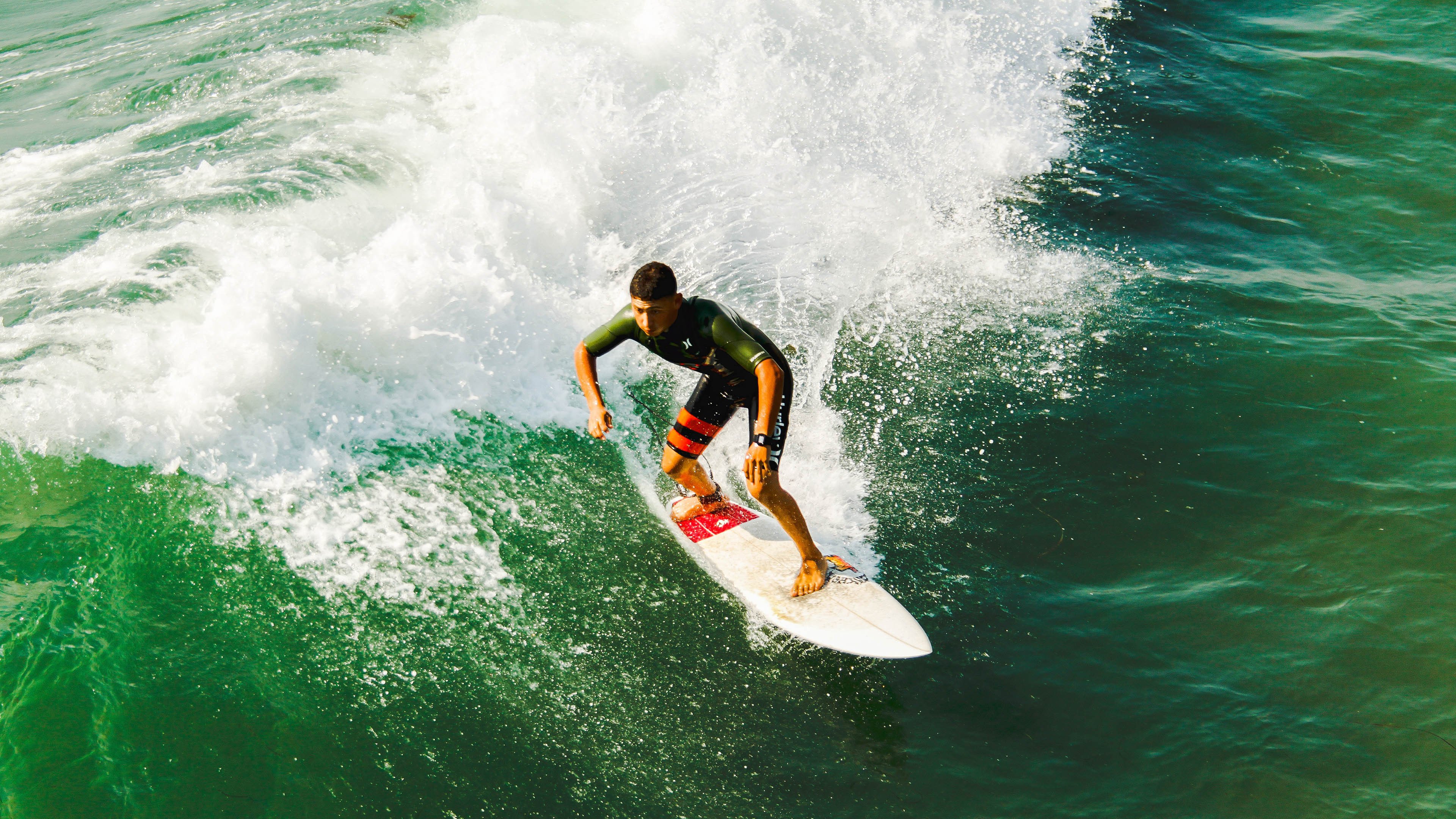 莎拉波娃回归赛场，惊险取胜首场状态亮眼，公牛观众沸腾！