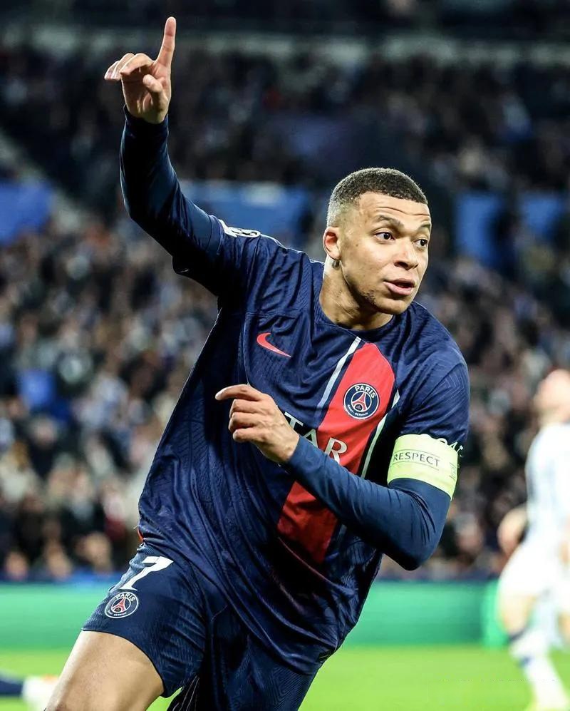  白衣女战士被怪物抱走 